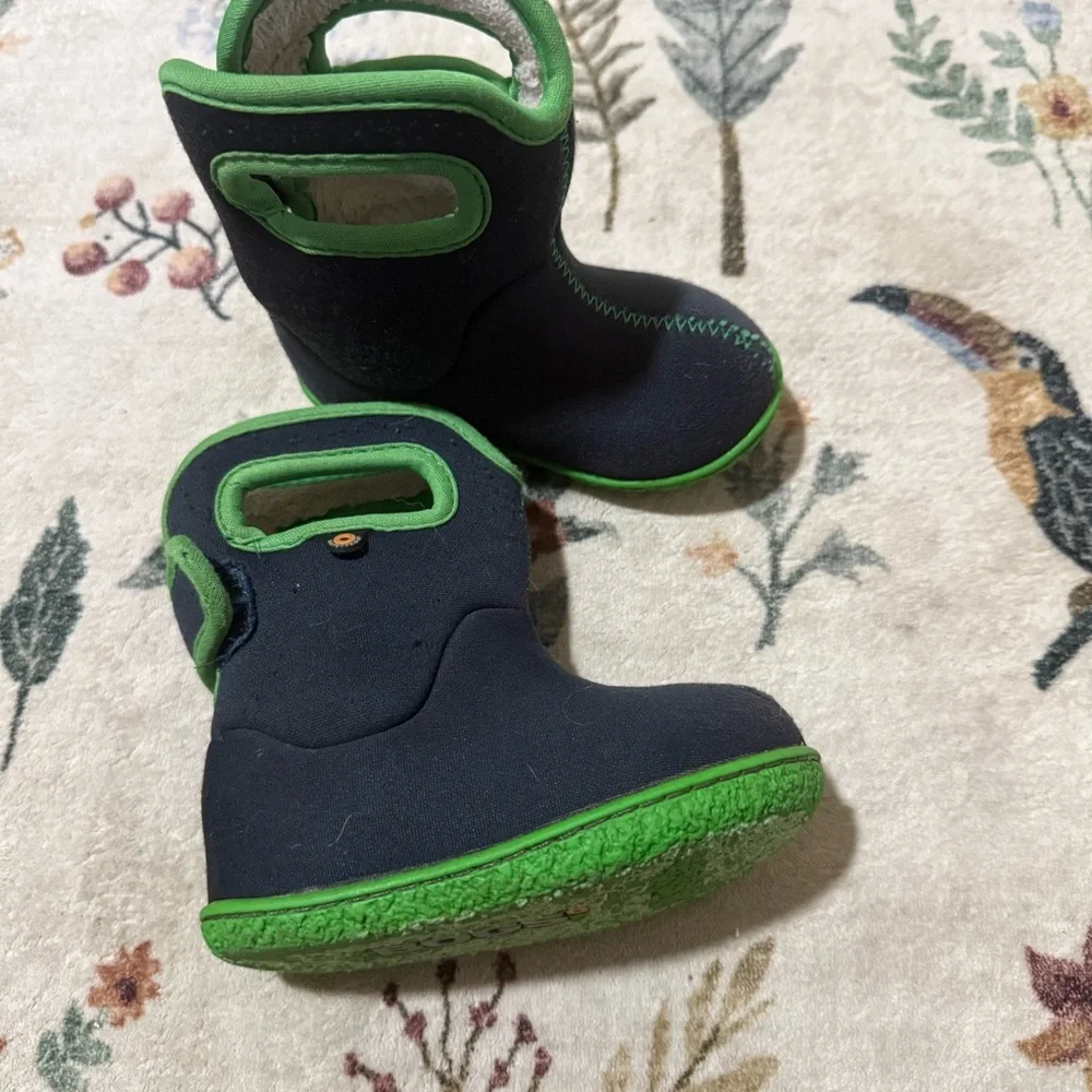 Bogs Unisex Kids Snow Boots Navy size 5